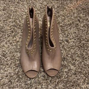 Vince Camuto Light Purple Heels with Gold.